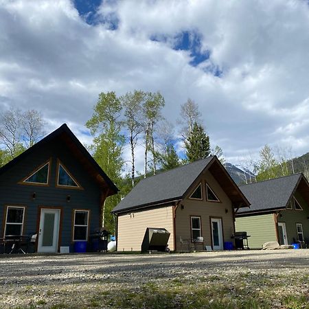Cougar Mountain Lodge And Resort Cabin Rentals Valemount Exterior photo