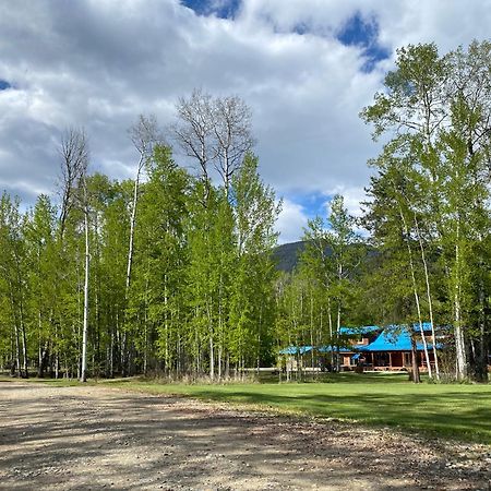 Cougar Mountain Lodge And Resort Cabin Rentals Valemount Exterior photo
