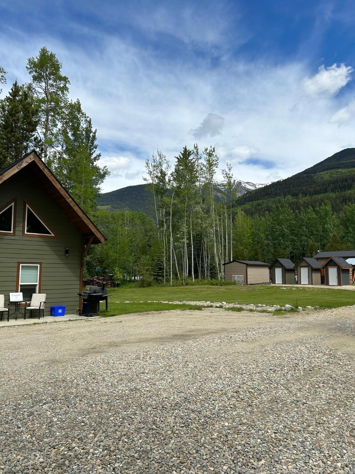 Cougar Mountain Lodge And Resort Cabin Rentals Valemount Exterior photo